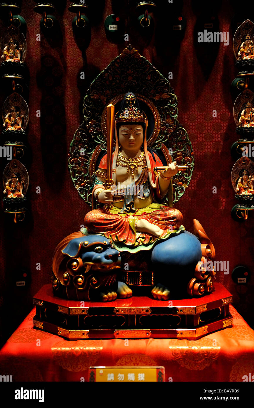 La figura di Manjushri, protettore di coloro che sono nati nell'anno del coniglio. Dente del Buddha reliquia del tempio e museo, Singapore Foto Stock