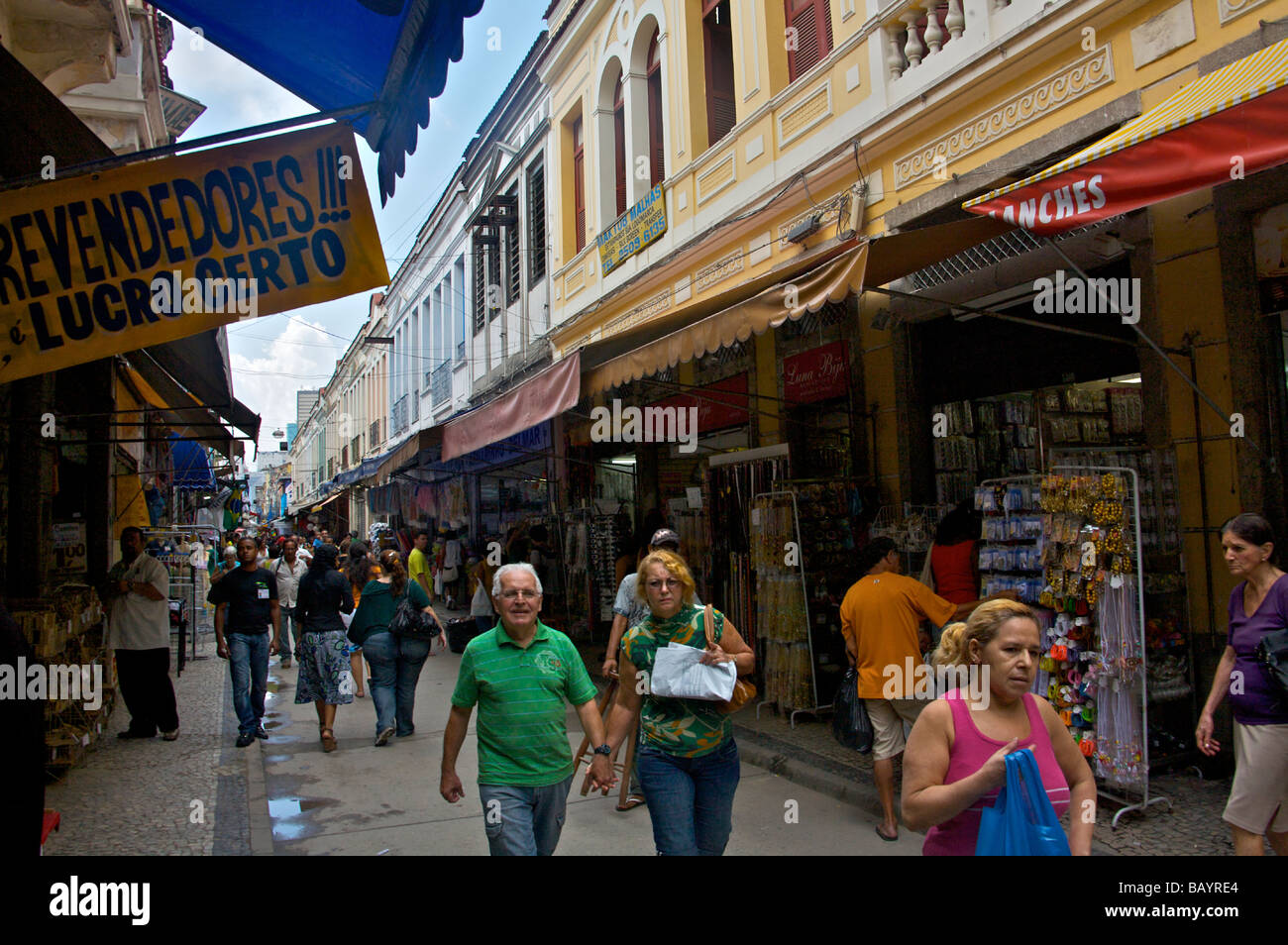 Saara lowcost mercato strada dello shopping nel centro di Rio de Janeiro Foto Stock