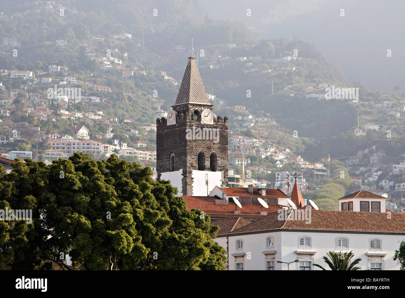 Funchal Madeira città in riva al mare isola portoghese nella metà Oceano Atlantico Foto Stock