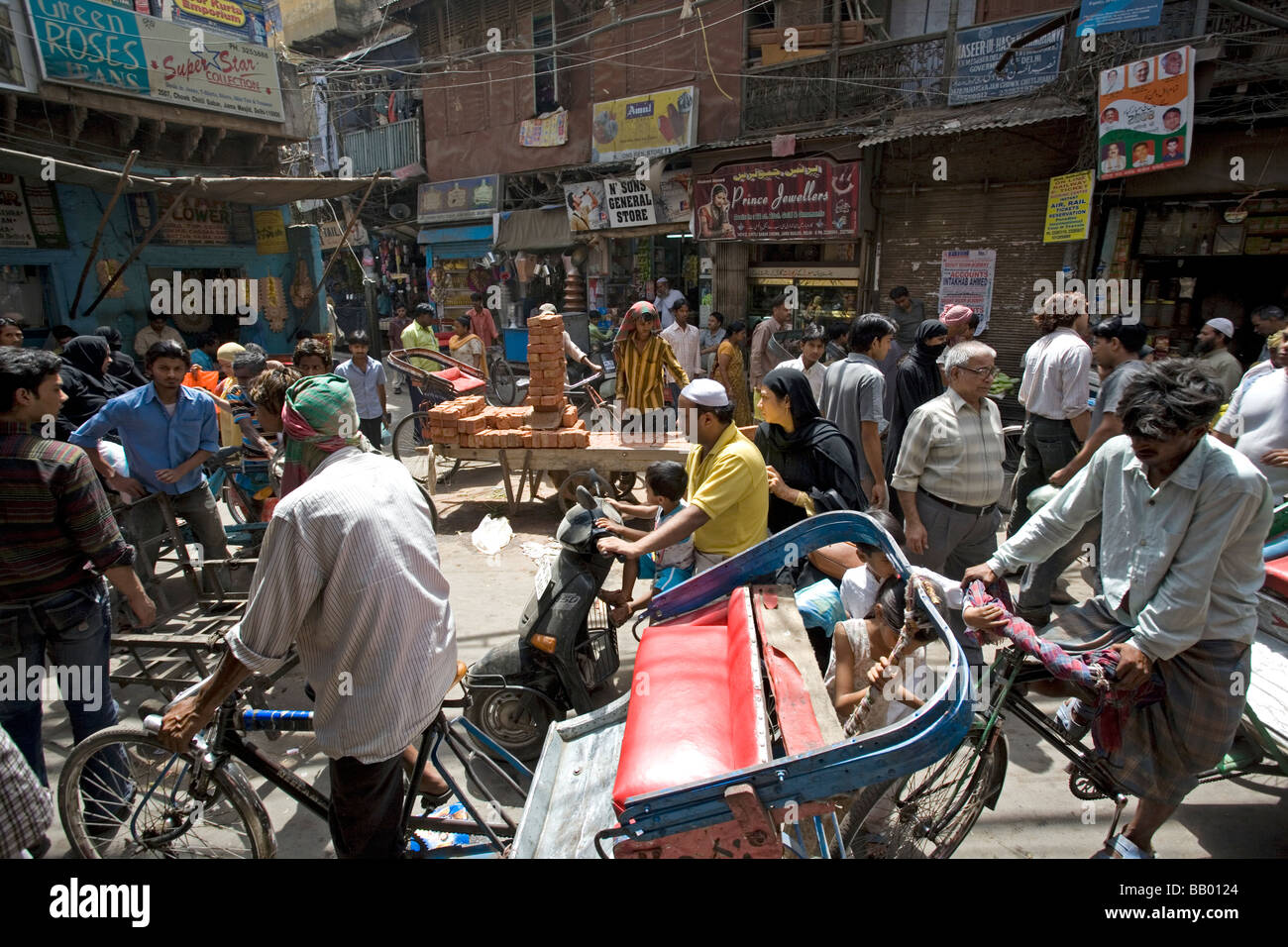 Inceppamento di traffico. Chandni Chowk. La Vecchia Delhi. India Foto Stock