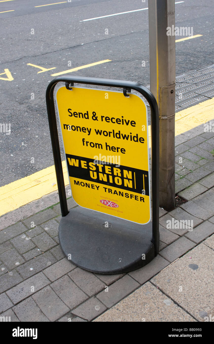 Western Union pubblicità scheda di visualizzazione sul display Foto Stock