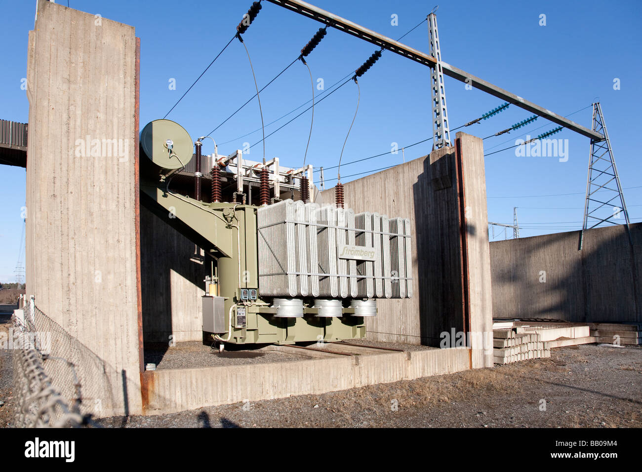 Trasformatore elettrico di Strömberg di grado industriale presso la centrale  idroelettrica, Finlandia Foto stock - Alamy