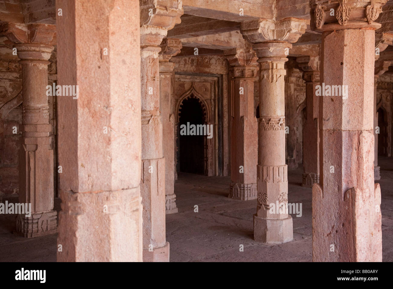 Moschea nel complesso di Palazzo Mandu in India Foto Stock