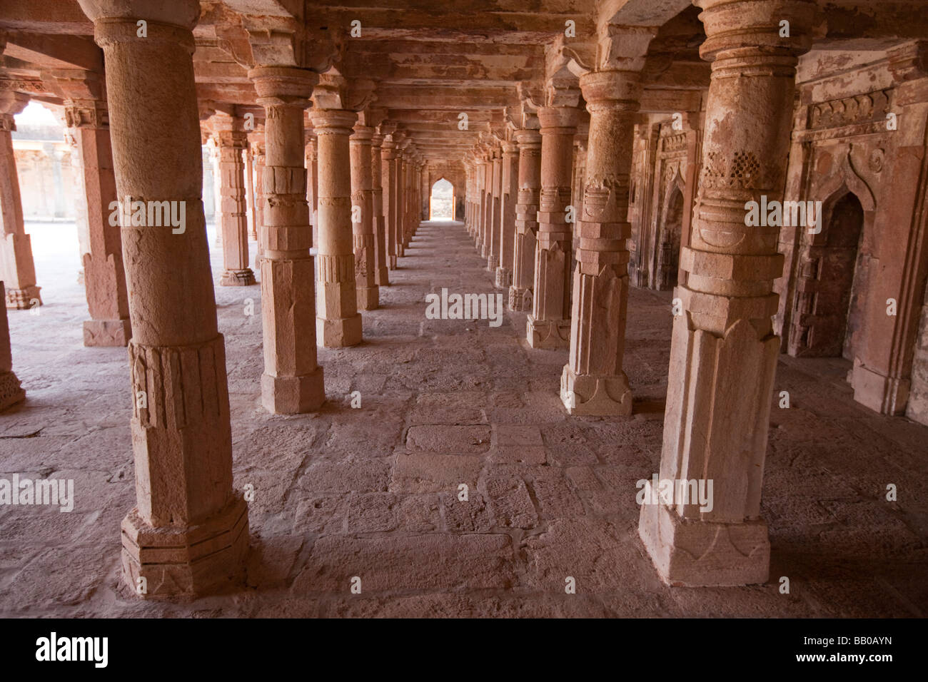 Moschea nel complesso di Palazzo Mandu in India Foto Stock
