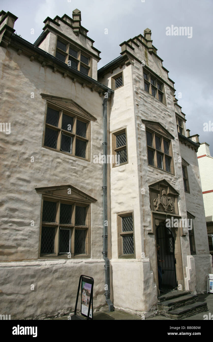 Città di Conwy, Galles. Ingresso principale al XVI secolo casa storica la Plas Mawr o Grande Hall di Conwy's High Street. Foto Stock