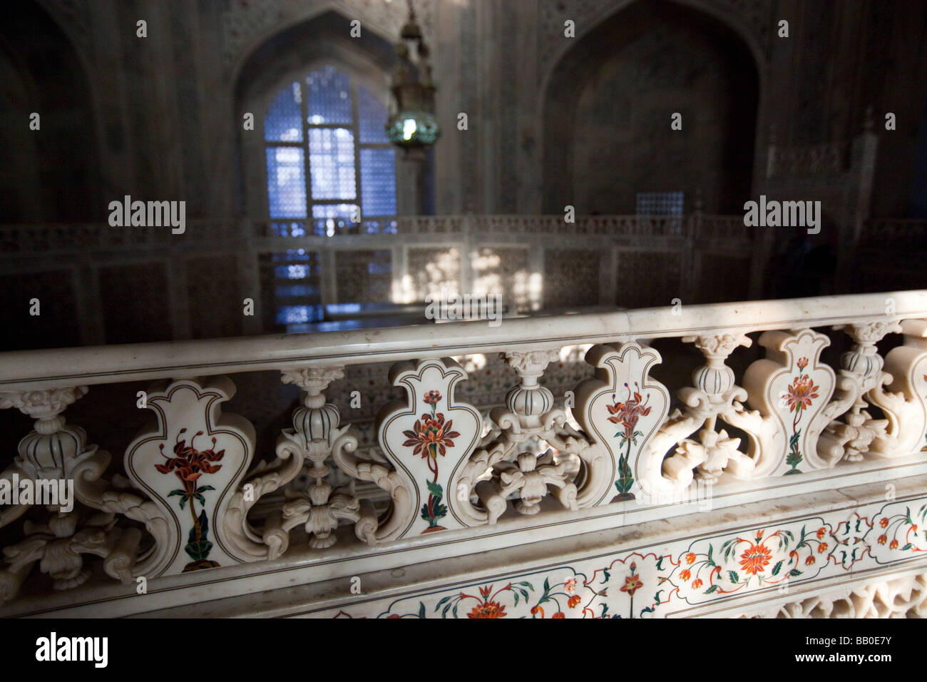 Marmo intarsiato all'interno del Taj Mahal in Agra India Foto Stock