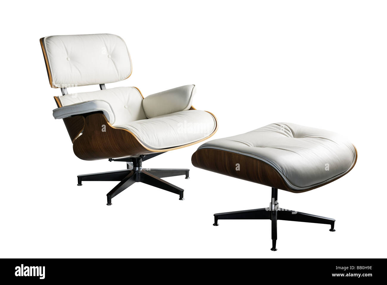 Charles Ray Eames designer sedia in pelle lounge e ottomano sgabello Foto Stock