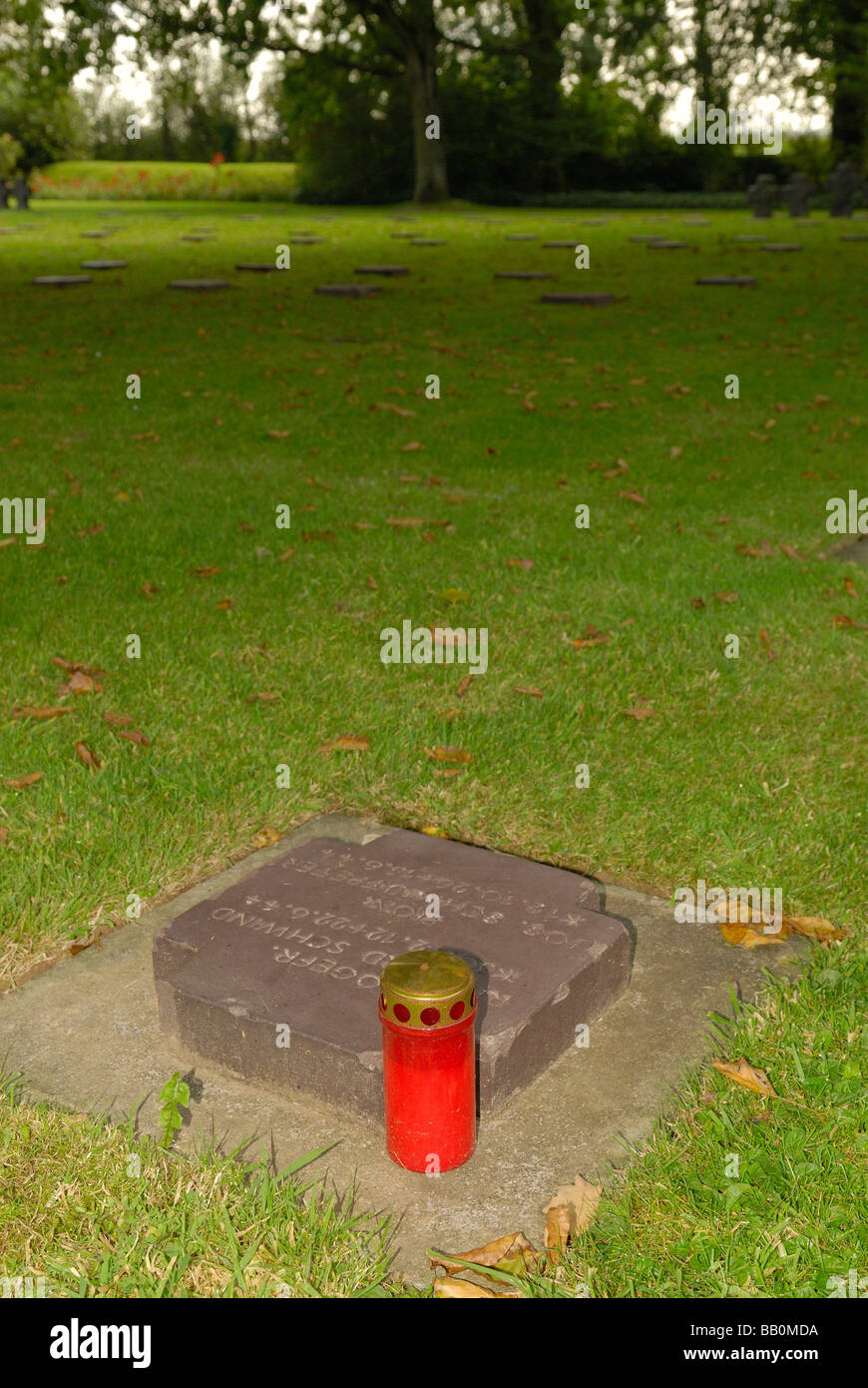 Graves al cimitero militare tedesco di La Cambe Foto Stock