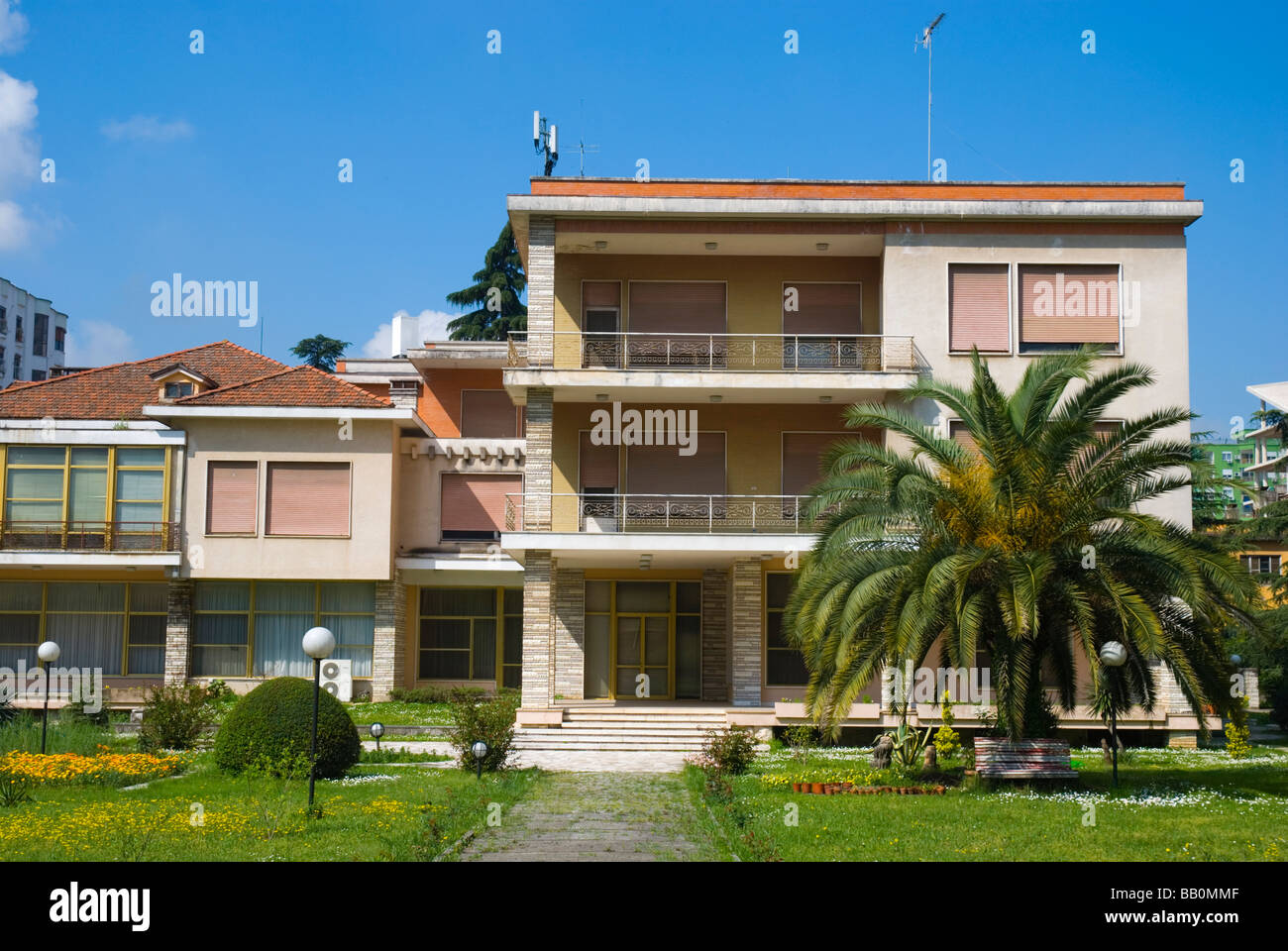 Ex residenza del dittatore Enver Hoxha in Blloku distretto di Tirana Albania Europa Foto Stock