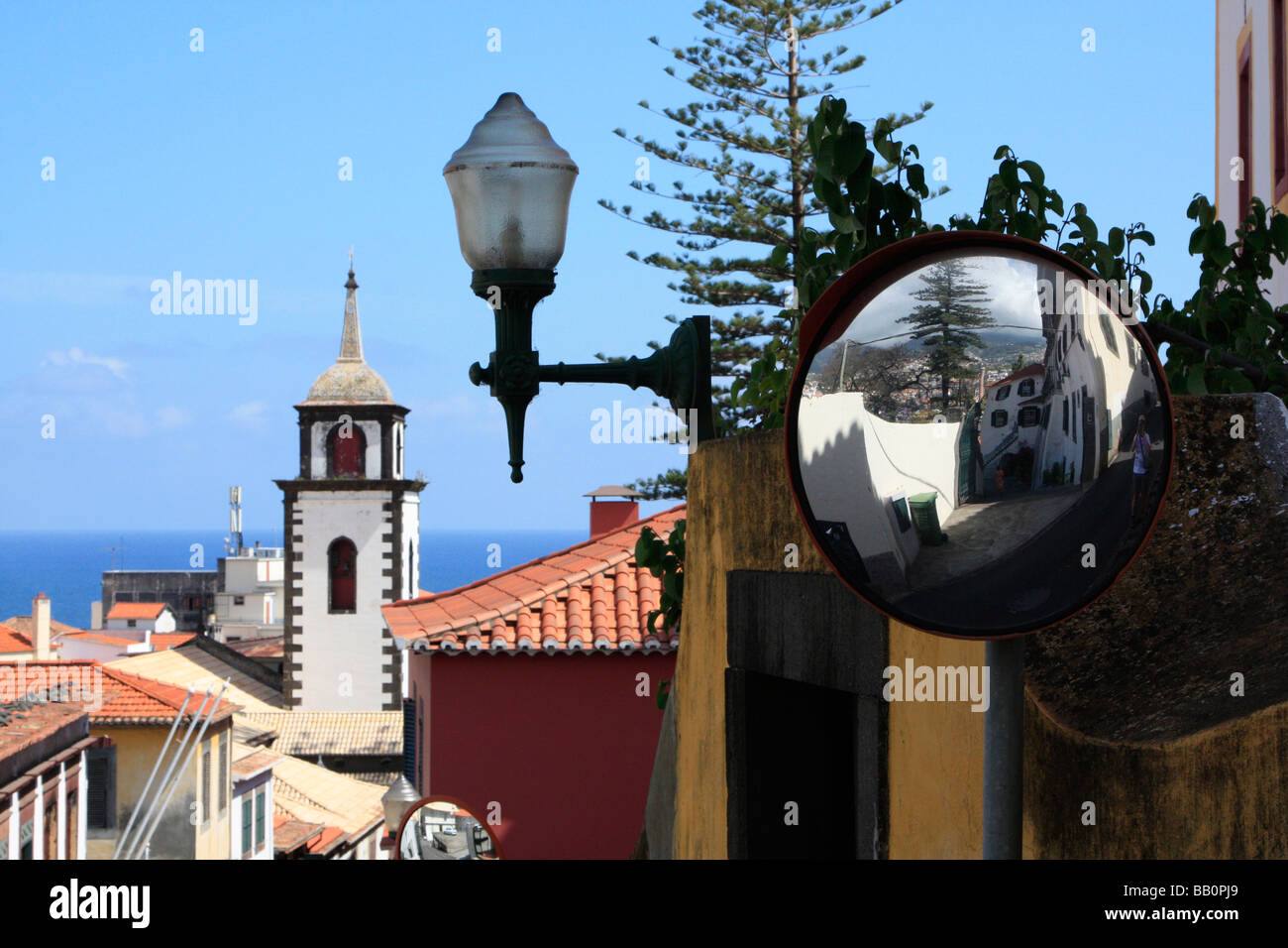 Funchal Madeira città in riva al mare isola portoghese nella metà Oceano Atlantico Foto Stock