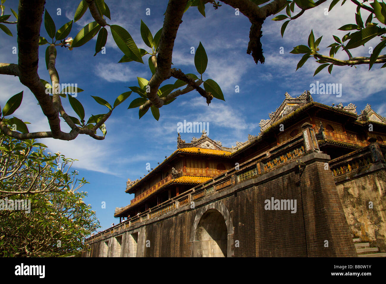 Ong Mon Gate del la cittadella di Hue, Vietnam Foto Stock