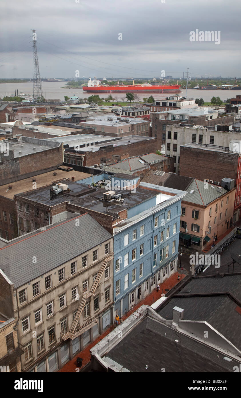 New Orleans in Louisiana l'Aquila Tucson passa il quartiere francese sulla sua strada verso il fiume Mississippi Foto Stock