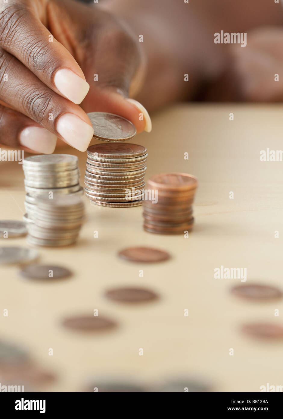 Donna africana di staking quarti Foto Stock