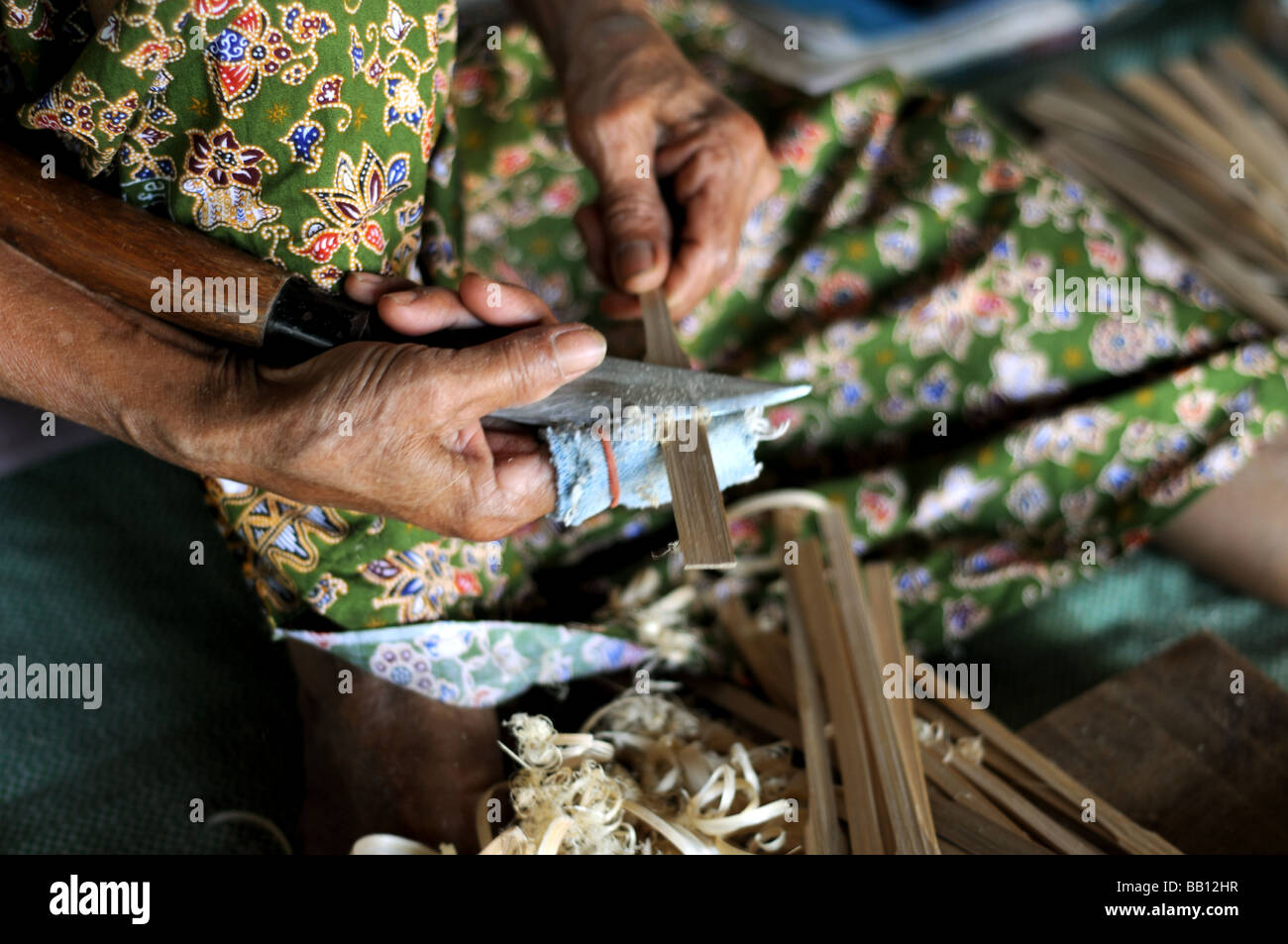 Peeling ombrello di bambù village bo sang chiangmai thailandia Foto Stock Peeling ombrello di bambù village bo sang chiangmai thailandia Foto Stock