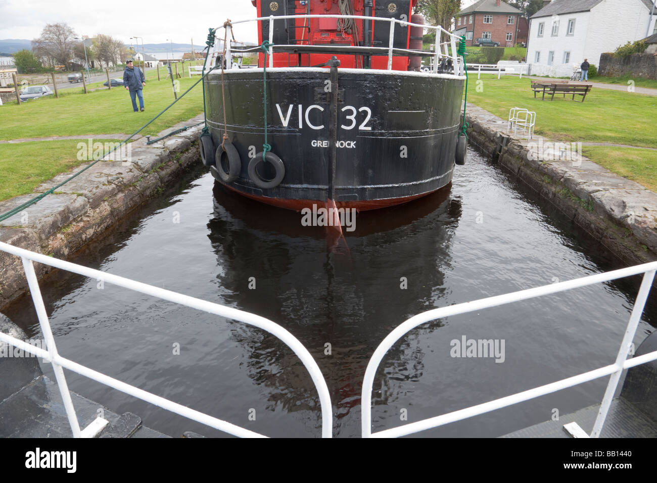 Ampio angolo di visione di S. L. VIC 32 sul Crinan Canal a Ardrishaig Foto Stock