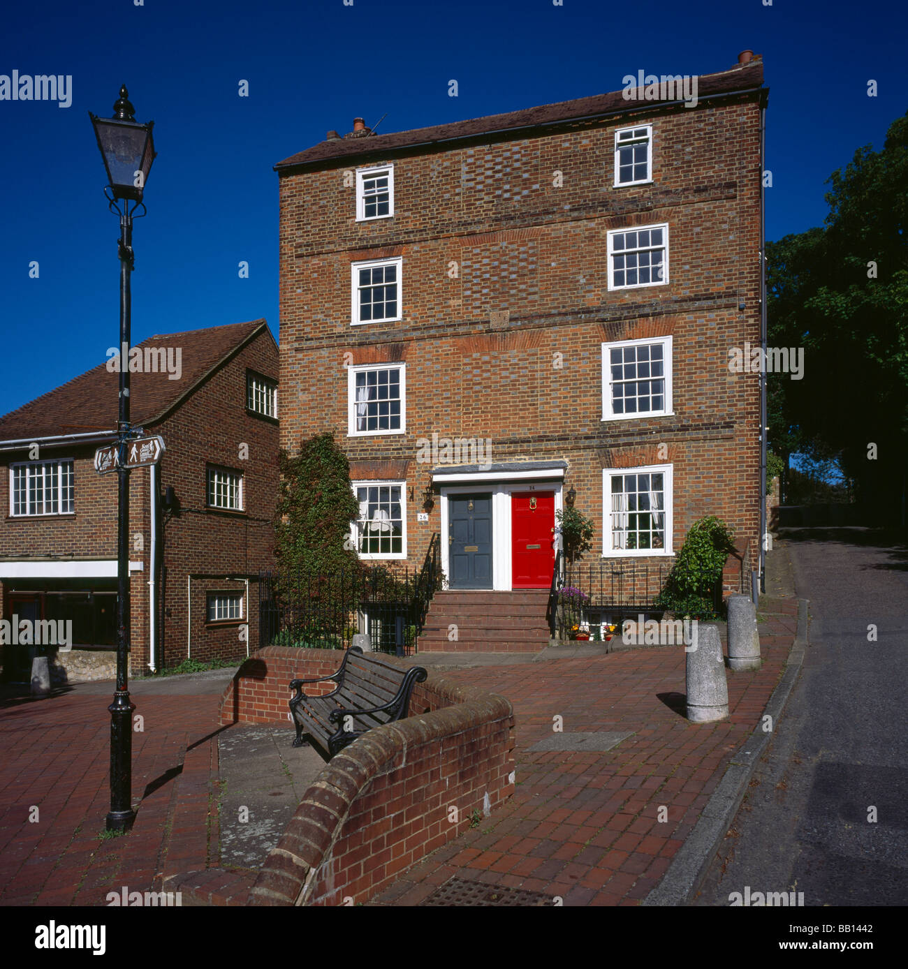 Townhouse con murate windows a Aylesford. Kent, Inghilterra, Regno Unito. Foto Stock