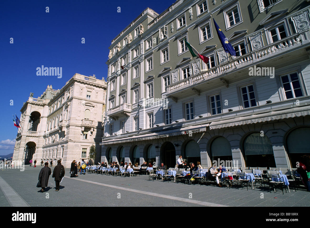 Italia, Friuli Venezia Giulia, Trieste, Piazza dell'Unità d'Italia, caffè degli specchi Foto Stock