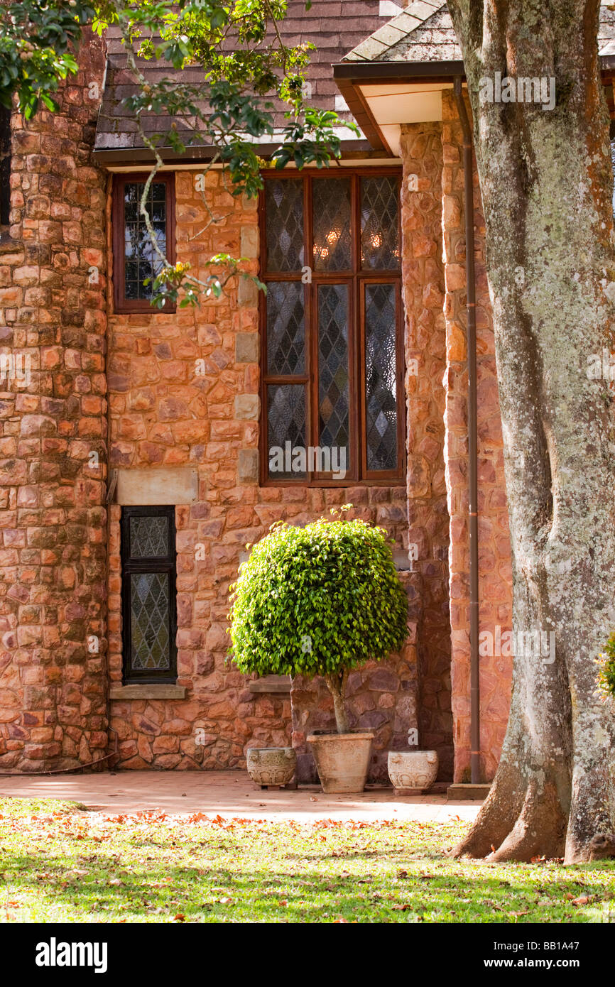 Evidenziare dettagliata della facciata di elegante residenza Foto Stock