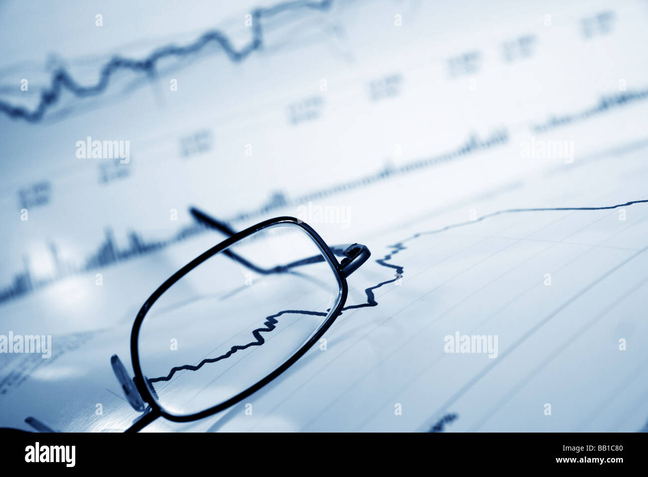 Bicchieri in borsa grafici. Foto Stock