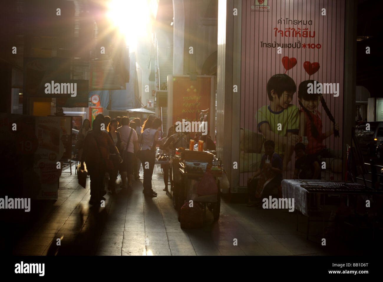 Commerciante alimentare sulla strada in Siam Center , Bangkok , Thailandia Foto Stock