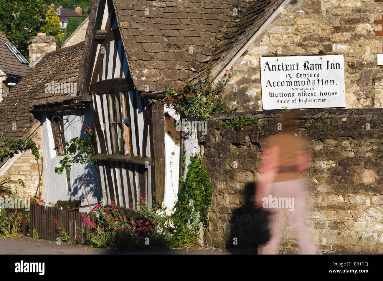 La haunted Ram Inn, Wotton-under-Edge, uno dei più ossessionato edifici in Inghilterra. Foto Stock