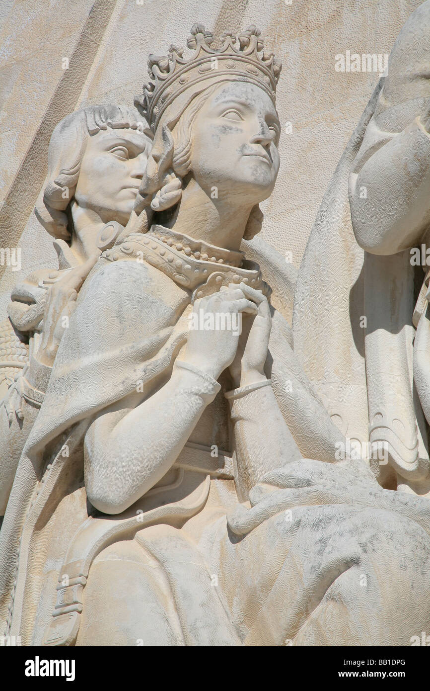Close-up della regina Philippa di Lancaster sul monumento alle scoperte di Lisbona, Portogallo Foto Stock