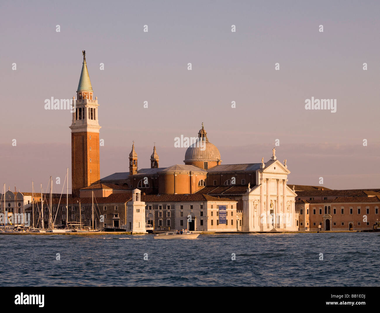 Chiesa di San Giorgio Maggiore con Canal Grande; Grand Canal, Venezia, Italia Foto Stock