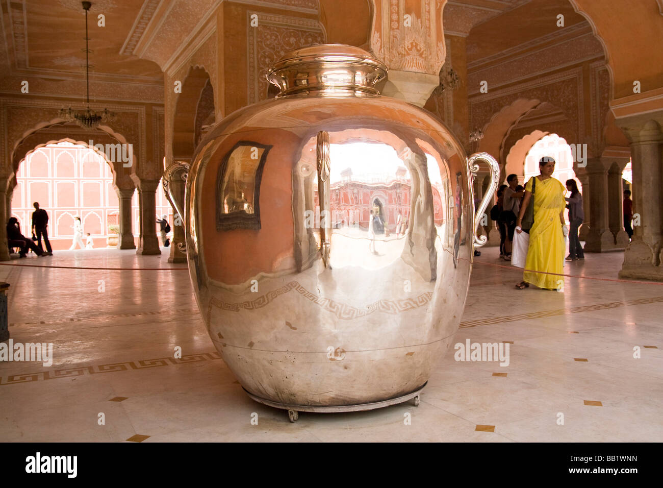 India Rajasthan Jaipur Il Palazzo della Città un complesso di argento grande contenitore di acqua Foto Stock