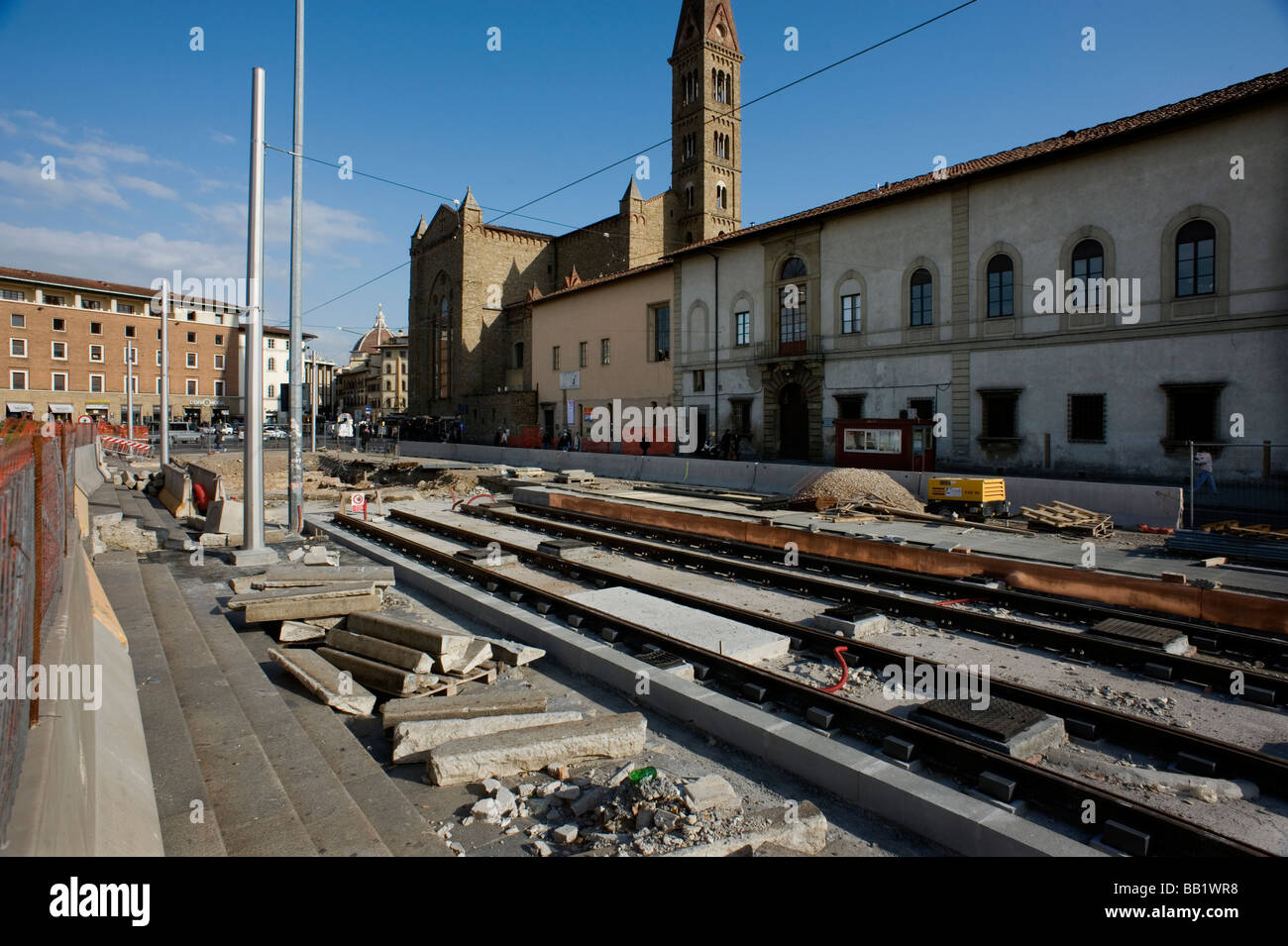 Firenze Toscana Italia la città del Rinascimento foto mostra la nuova via tram in costruzione con Santa Maria Novella o Foto Stock