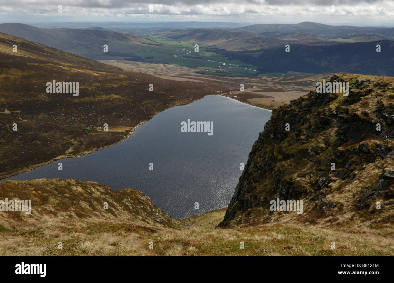 Loch Wharral e Glen Clova dal Ben Tirran Scozia Scotland Foto Stock