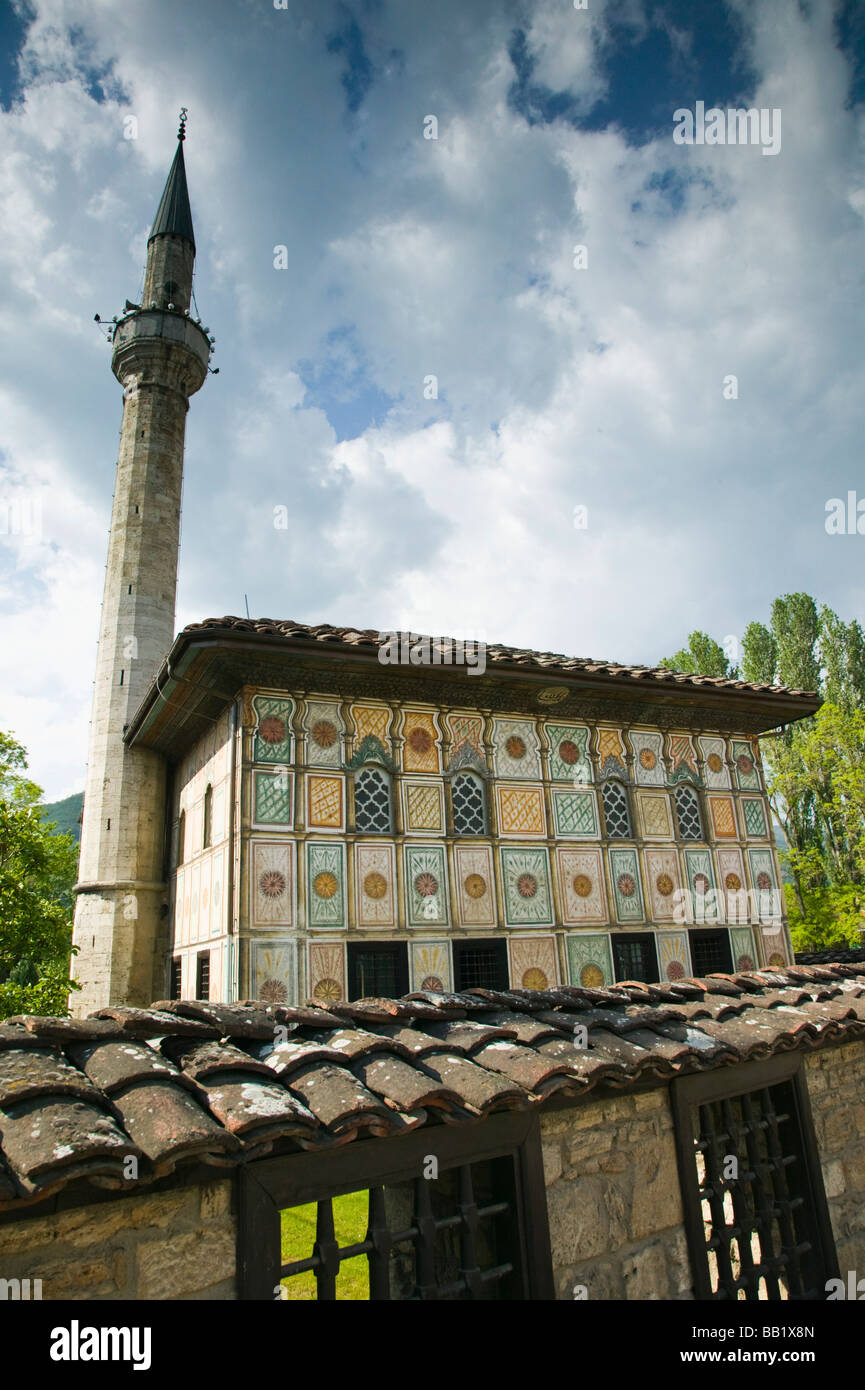 MACEDONIA, Tetovo. La Moschea dipinta (Sarena Djamija) costruito nel 1459 con il lascito di due donne, Mensure e Hurshida- esterno Foto Stock
