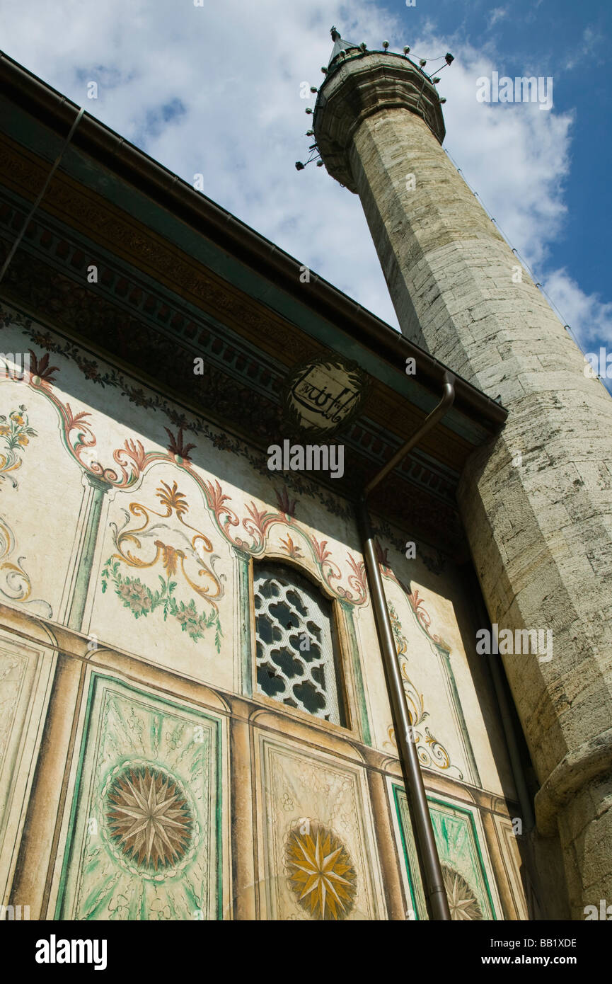 MACEDONIA, Tetovo. La Moschea dipinta (Sarena Djamija) costruito nel 1459 con il lascito di due donne, Mensure e Hurshida- esterno Foto Stock
