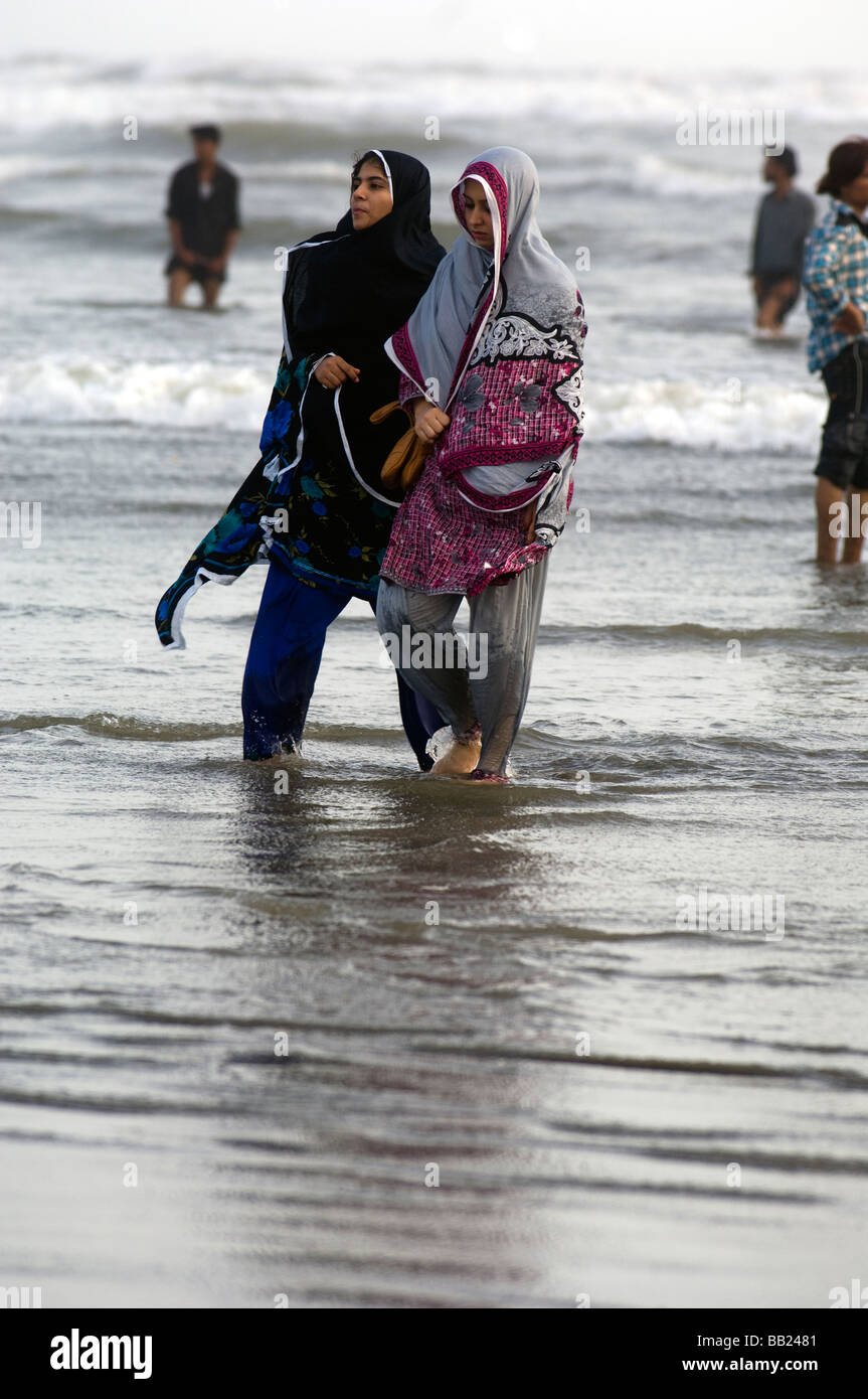 Il pakistan s godendo i cammelli e il mare sulla spiaggia di Clifton e Karachi in Pakistan Foto Stock