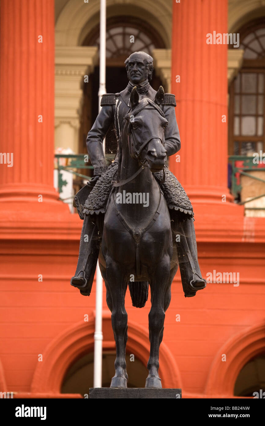 La statua di Sir Mark Cubbon, un XIX secolo residente britannico a Mysore Stato. Foto Stock