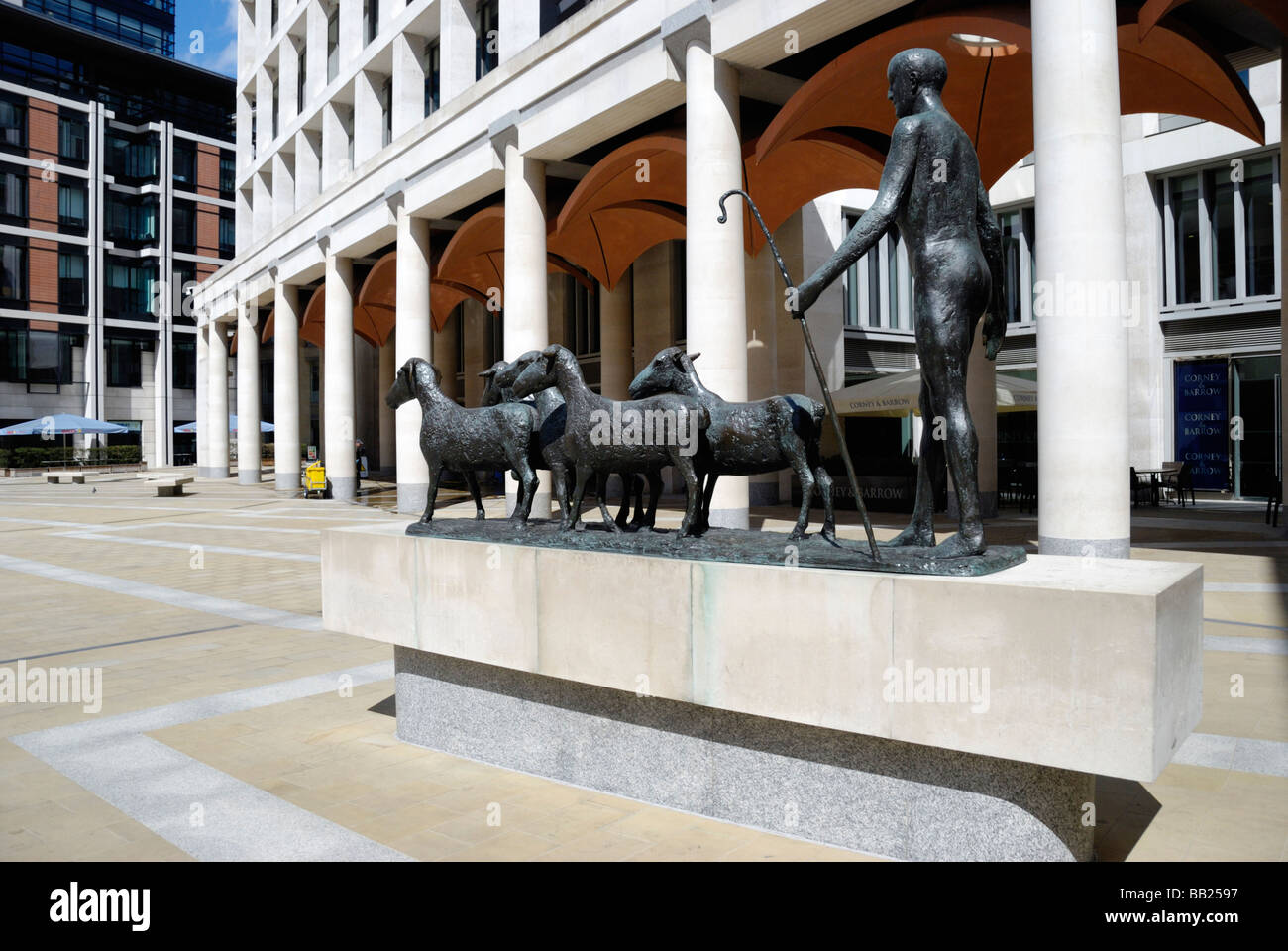 Il pastore e le pecore della statua di Dame Elisabeth Frink in Paternoster square Londra Foto Stock