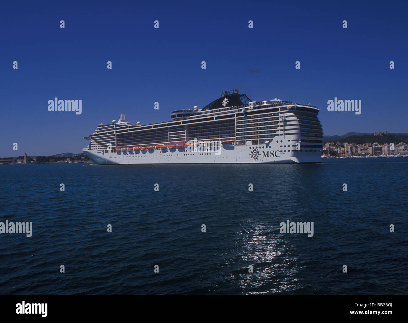 MSC nave da crociera "Fantasia" entrando nel porto di Palma de Mallorca Foto Stock