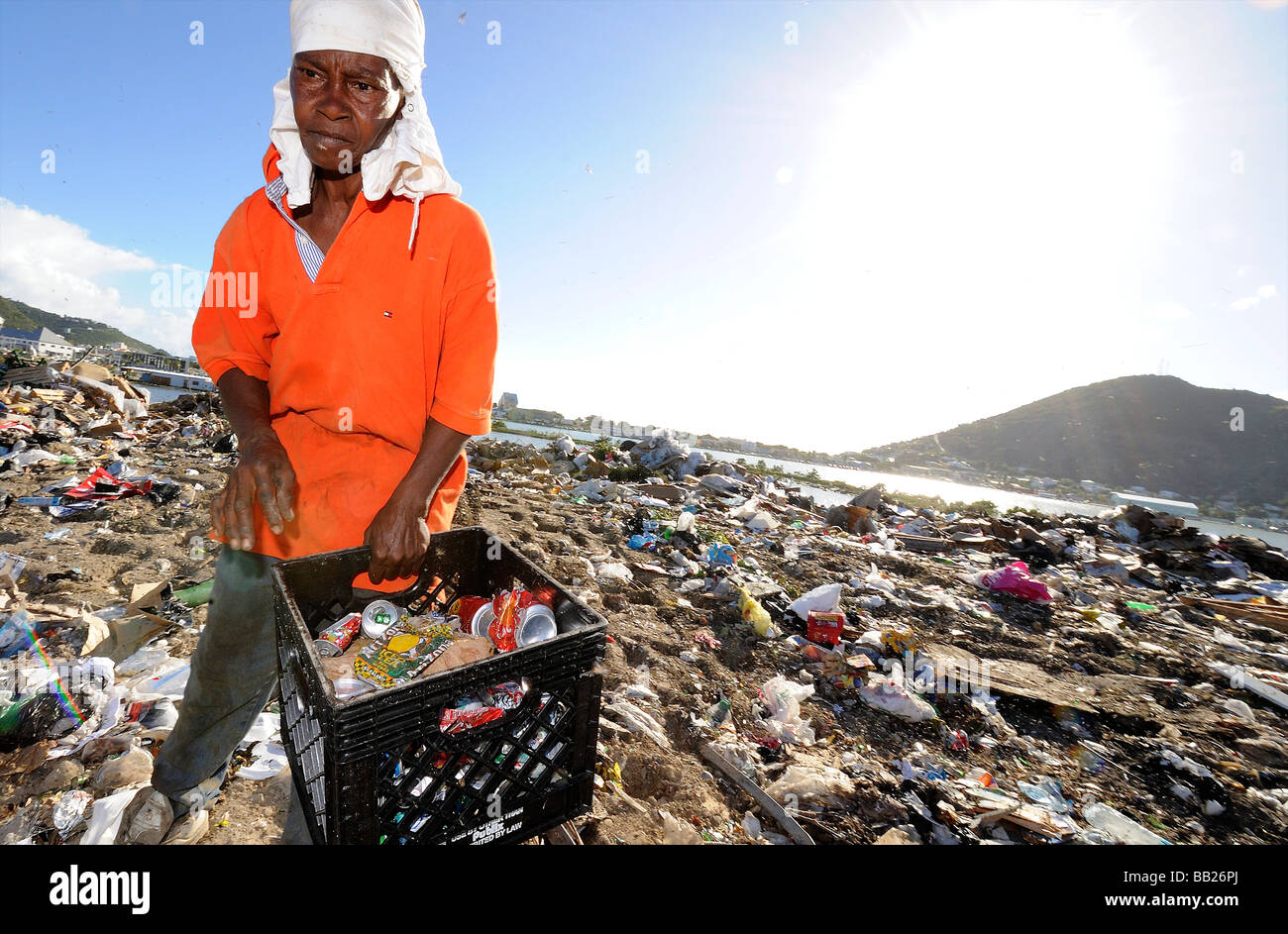 Sint Maarten il grande stagno di sale di discarica è utilizzato come una discarica di rifiuti di persone vivono qui Foto Stock