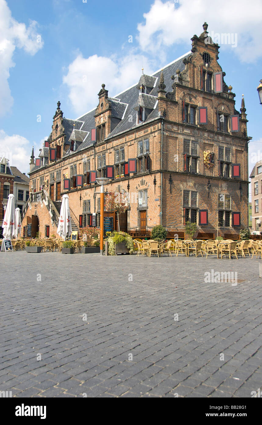 Europa, Paesi Bassi, Gelderland, Nijmegen, Grote Markt, Waag o Waaghouis, pesare la casa è stata costruita nel 1612 Foto Stock