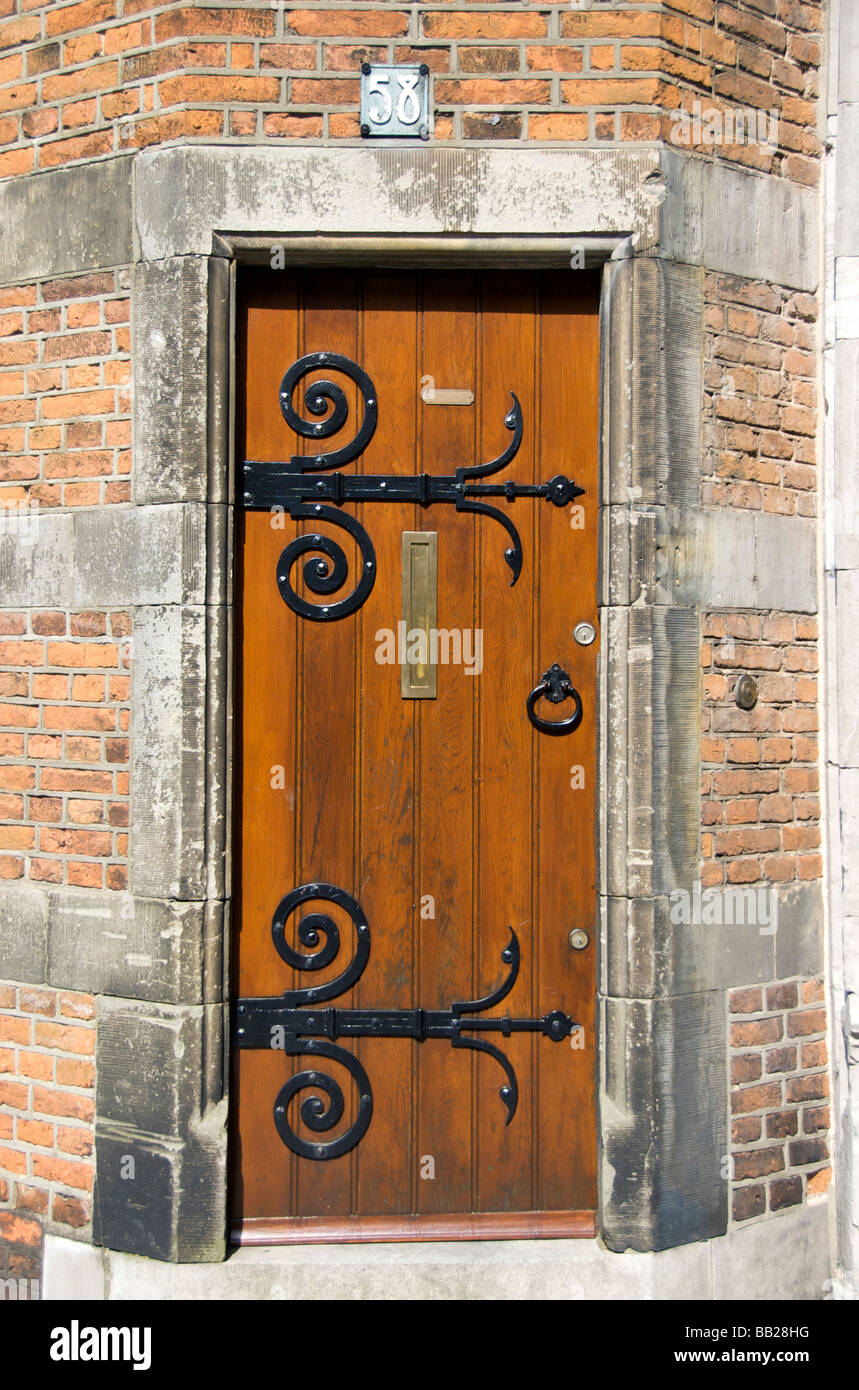 Europa, Paesi Bassi, Gelderland, Nijmegen, dettaglio dello sportello al di fuori del portale di San Stevenskerk Foto Stock