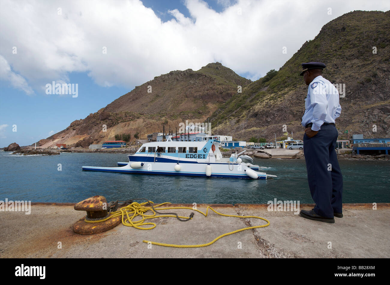 Saba Fort Bay arrivo del bordo della barca da Sint Maarten Foto Stock