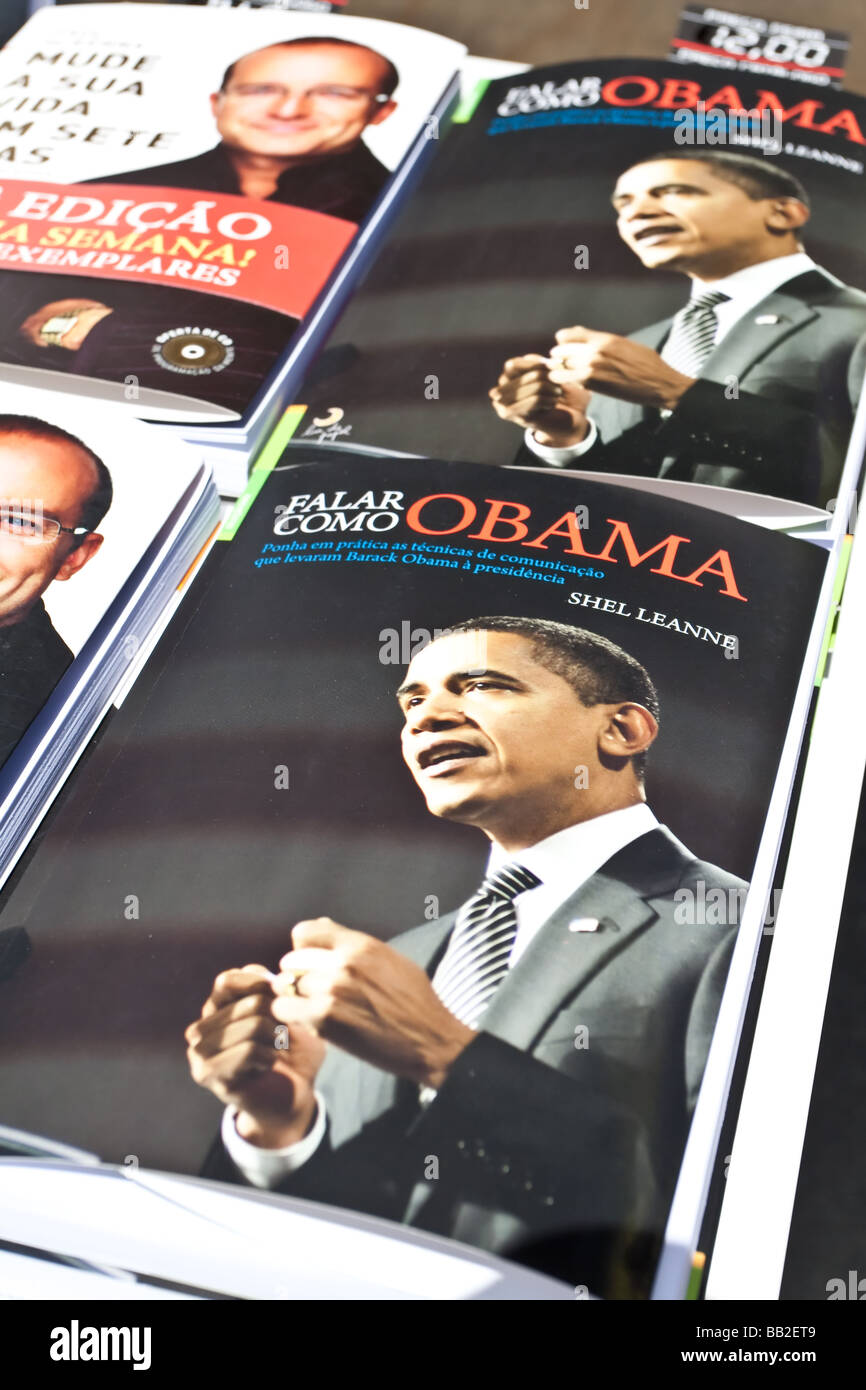 Edizioni portoghese di "Dire che come Obama" - Shell Leanne, e "Cambia la tua vita in 7 giorni " - Paul McKenna - Lisbona Salone del libro. Foto Stock