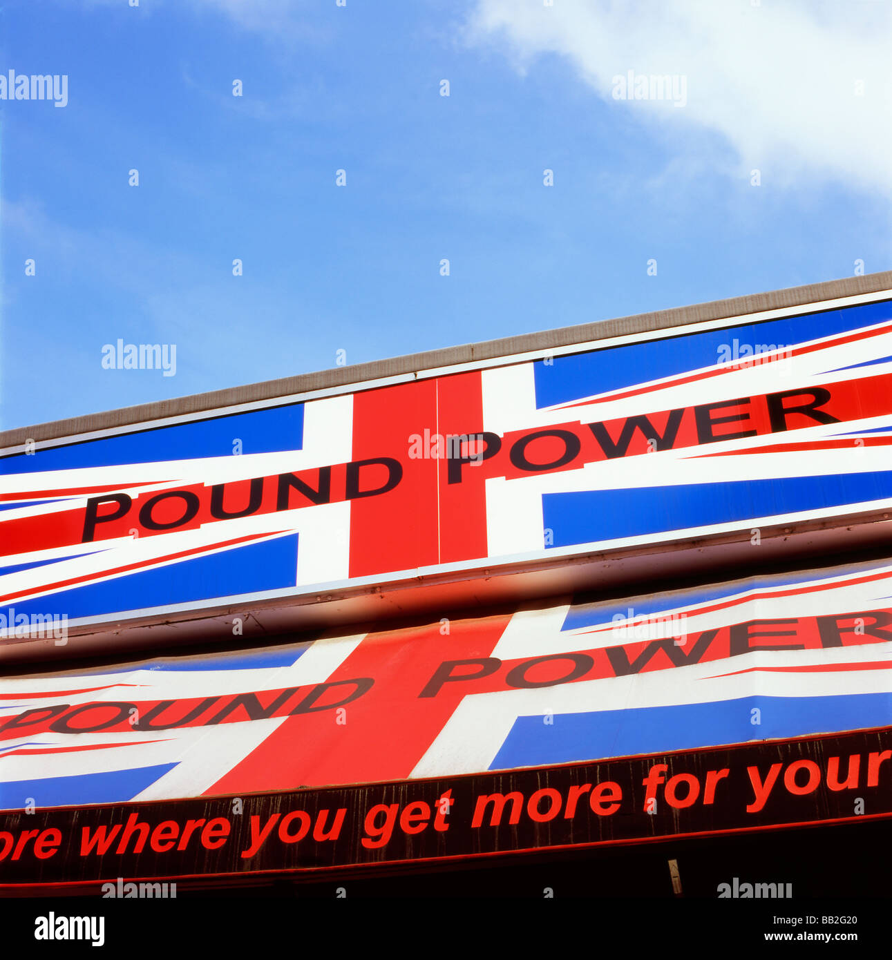 Sterlina forte potenza sterling segno su un high street shop store annuncio pubblicitario annuncio Londra Inghilterra KATHY DEWITT Foto Stock