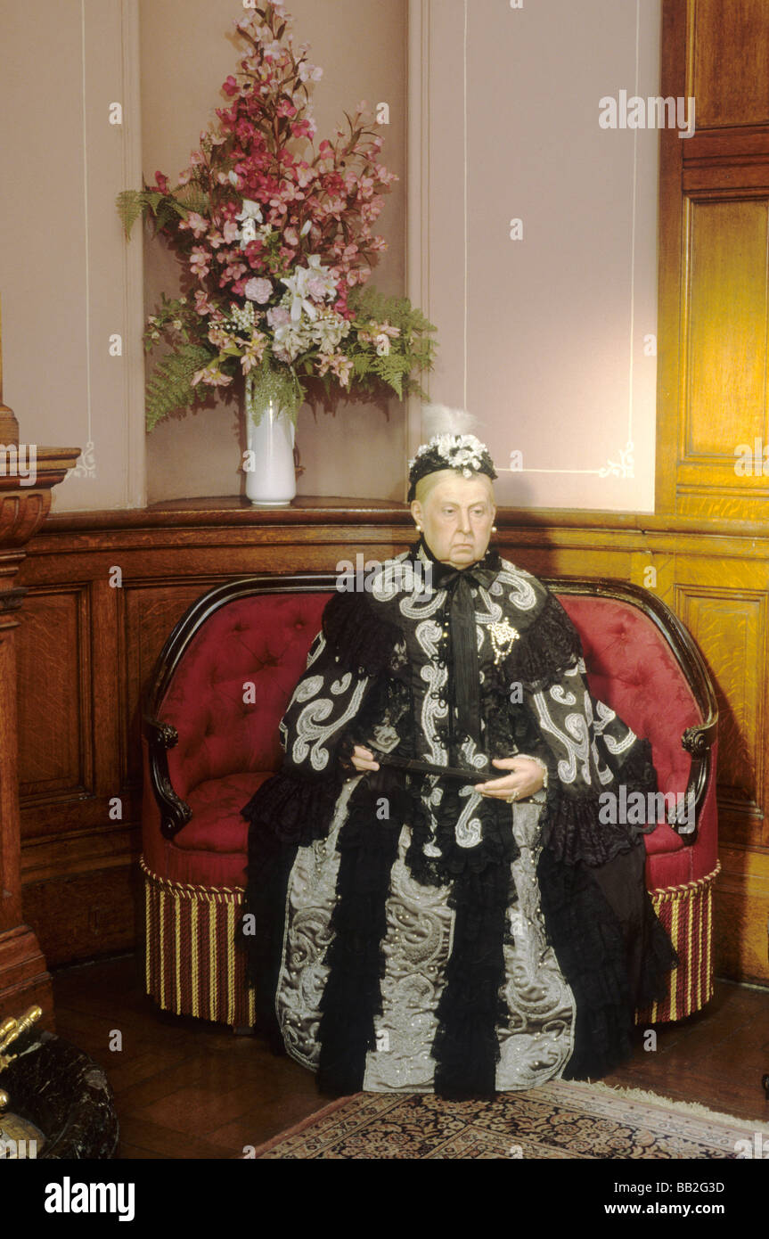 Royalty Windsor & Empire Exhibition Queen Victoria monarca britannico di monarchi tableau stazione ferroviaria in attesa costume in camera Foto Stock
