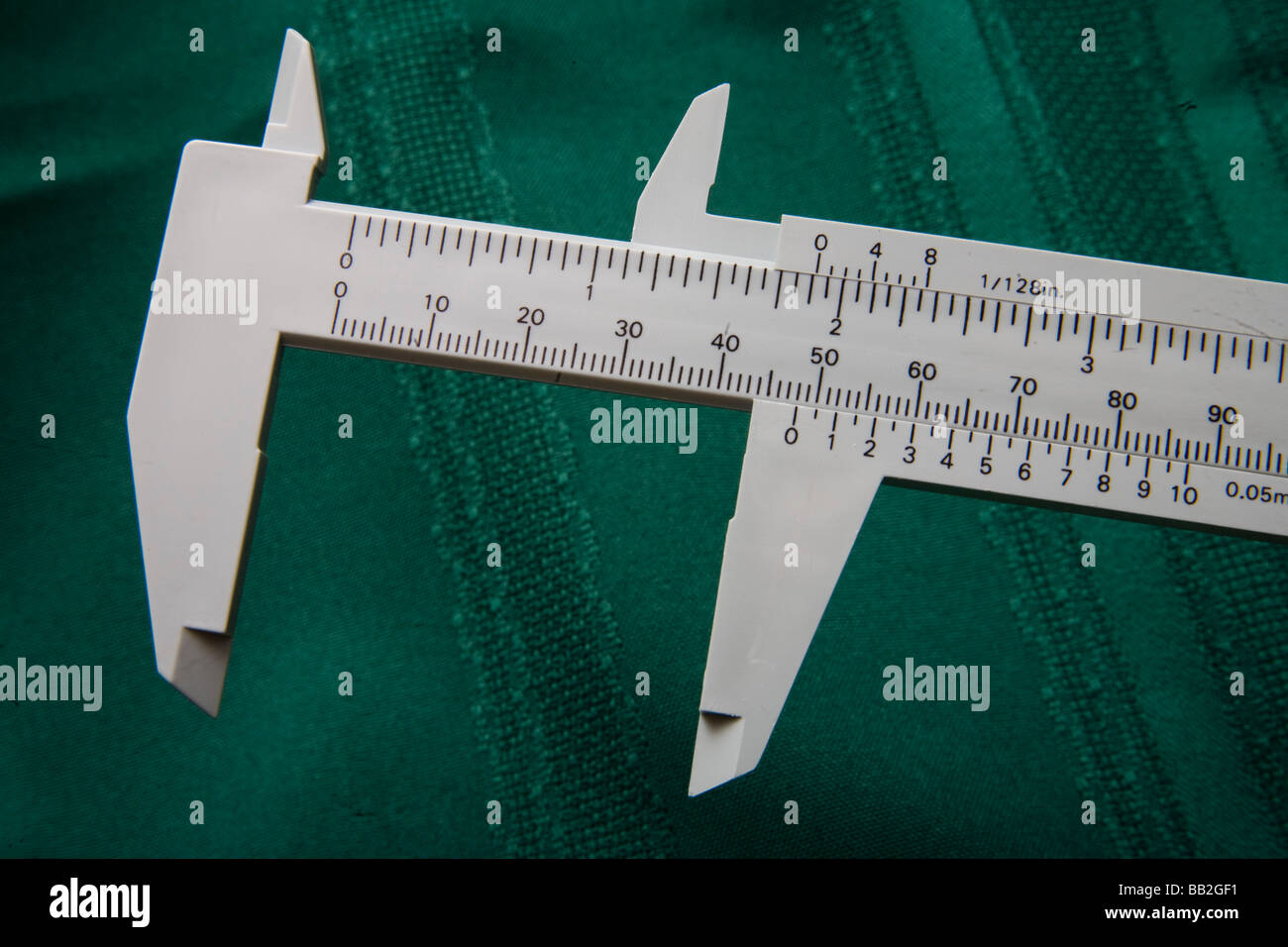 Misura del calibro di precisione matematica dimensione size regolare interno esterno Calibrare misuratore metrico matematica inglese Foto Stock