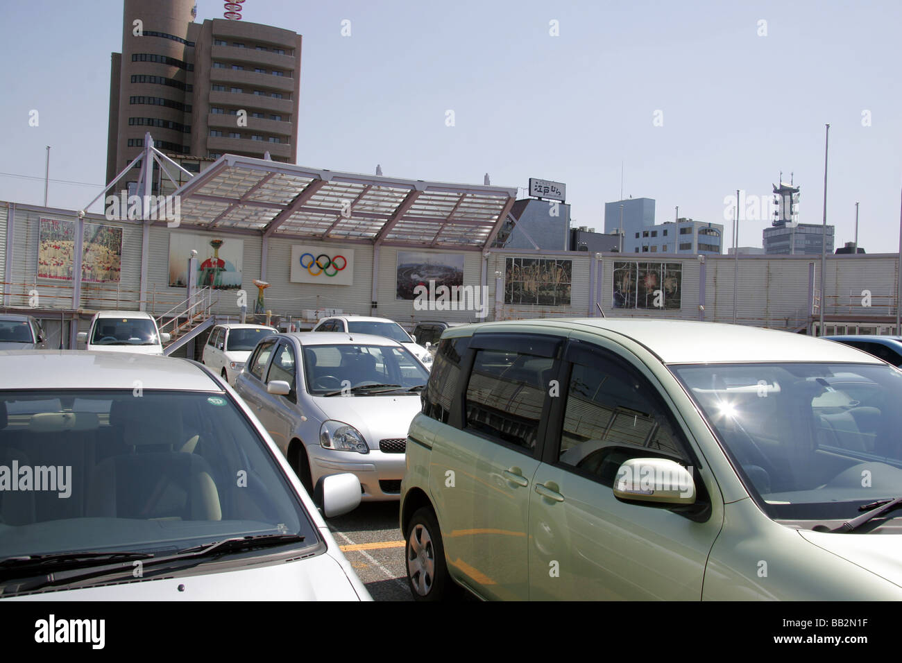 I vincitori olimpici zona podio ora utilizzato come parcheggio Nagano Giappone Foto Stock