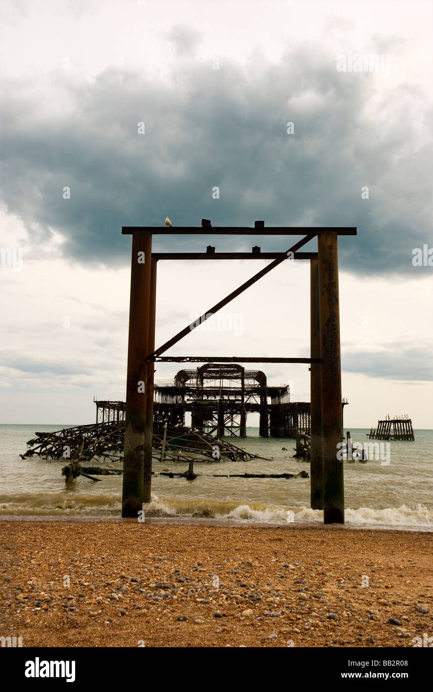 Molo Ovest di Brighton distrutto dalla tempesta e fuoco, Brighton East Sussex England Regno Unito Foto Stock