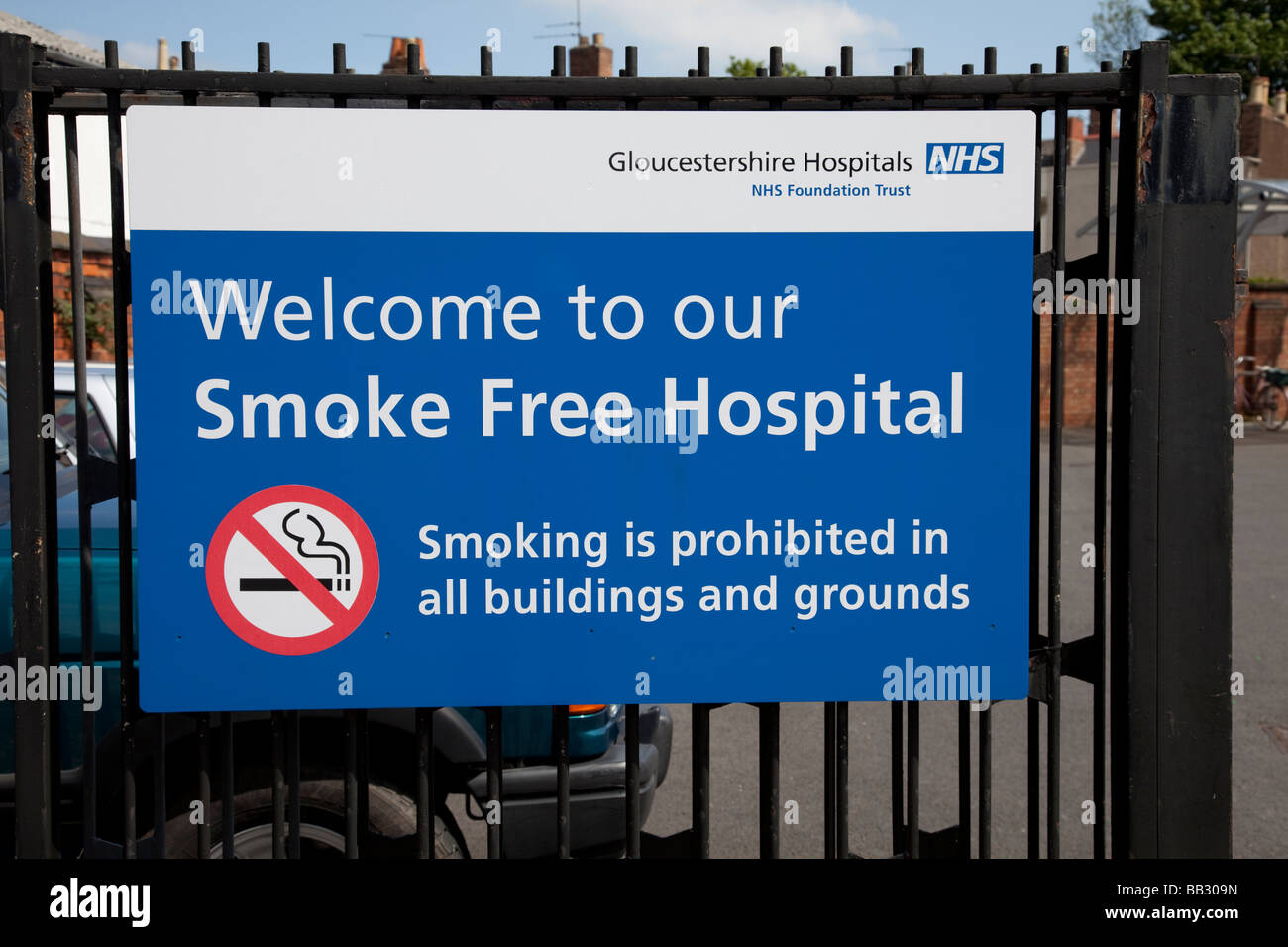 Benvenuti al fumo ospedale gratuito segno Gloucester Royal Infirmary REGNO UNITO Foto Stock