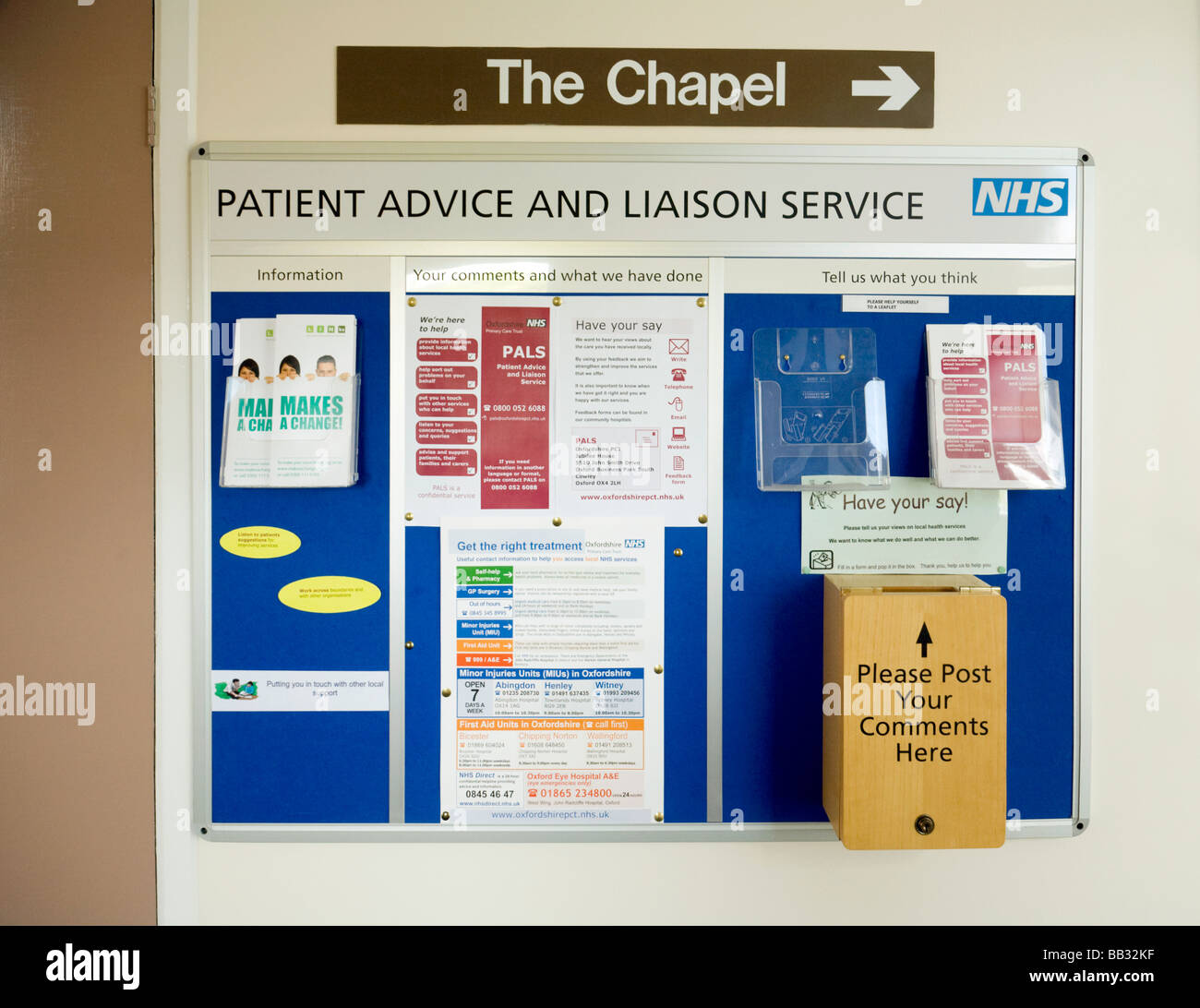 PALS (paziente consigli e Liaison Service) bacheca e scatola di suggerimenti all'interno di Wallingford Comunità Ospedale, Wallingford, Oxfordshire, Inghilterra Foto Stock