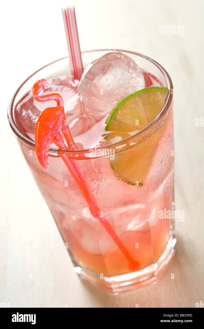 Un cocktail alcoolico drink in un bar Foto Stock