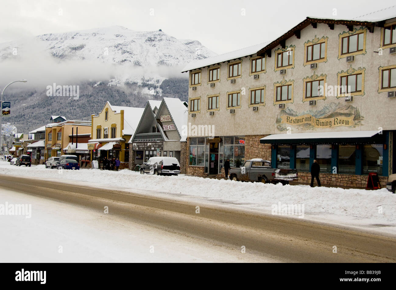 Canada, Alberta, Jasper. Il centro di Jasper in inverno. Foto Stock